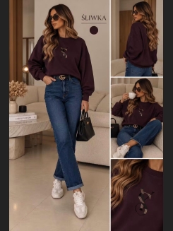 Śliwkowa bluza oversize z delikatną aplikacją